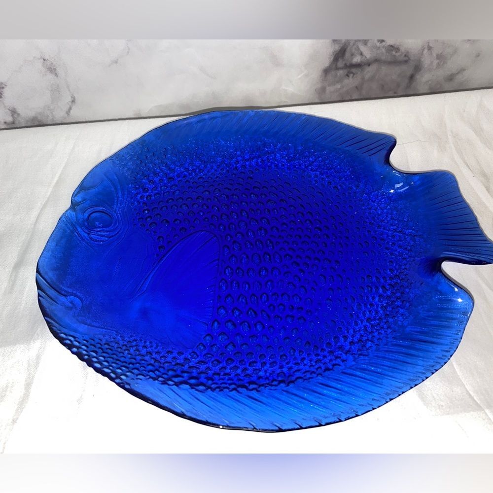 Cobalt Blue Arcorac fish plate.
